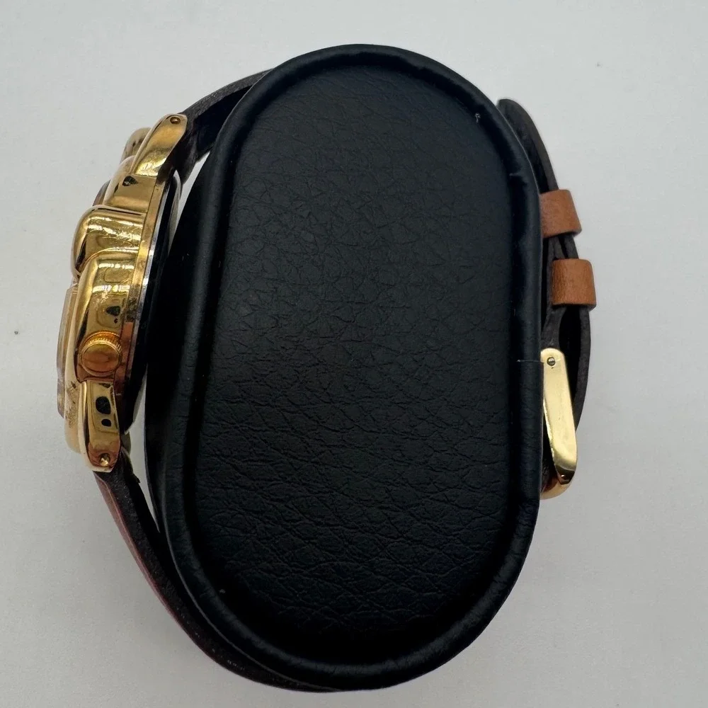 Lorus Disney Minnie Mouse Gold Tone Shaped Case Leather Watch V501-0820 need bat